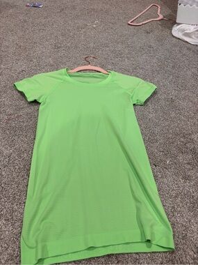 lululemon athletica Neon Green Short Sleeve Active Top no rip tag